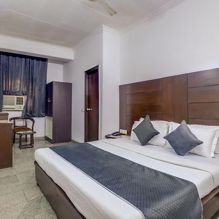 Hotel Sarthak Palace Near Karol Bagh Metro Station New Delhi Exterior foto