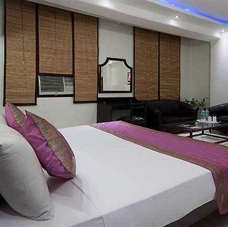 Hotel Sarthak Palace Near Karol Bagh Metro Station New Delhi Exterior foto