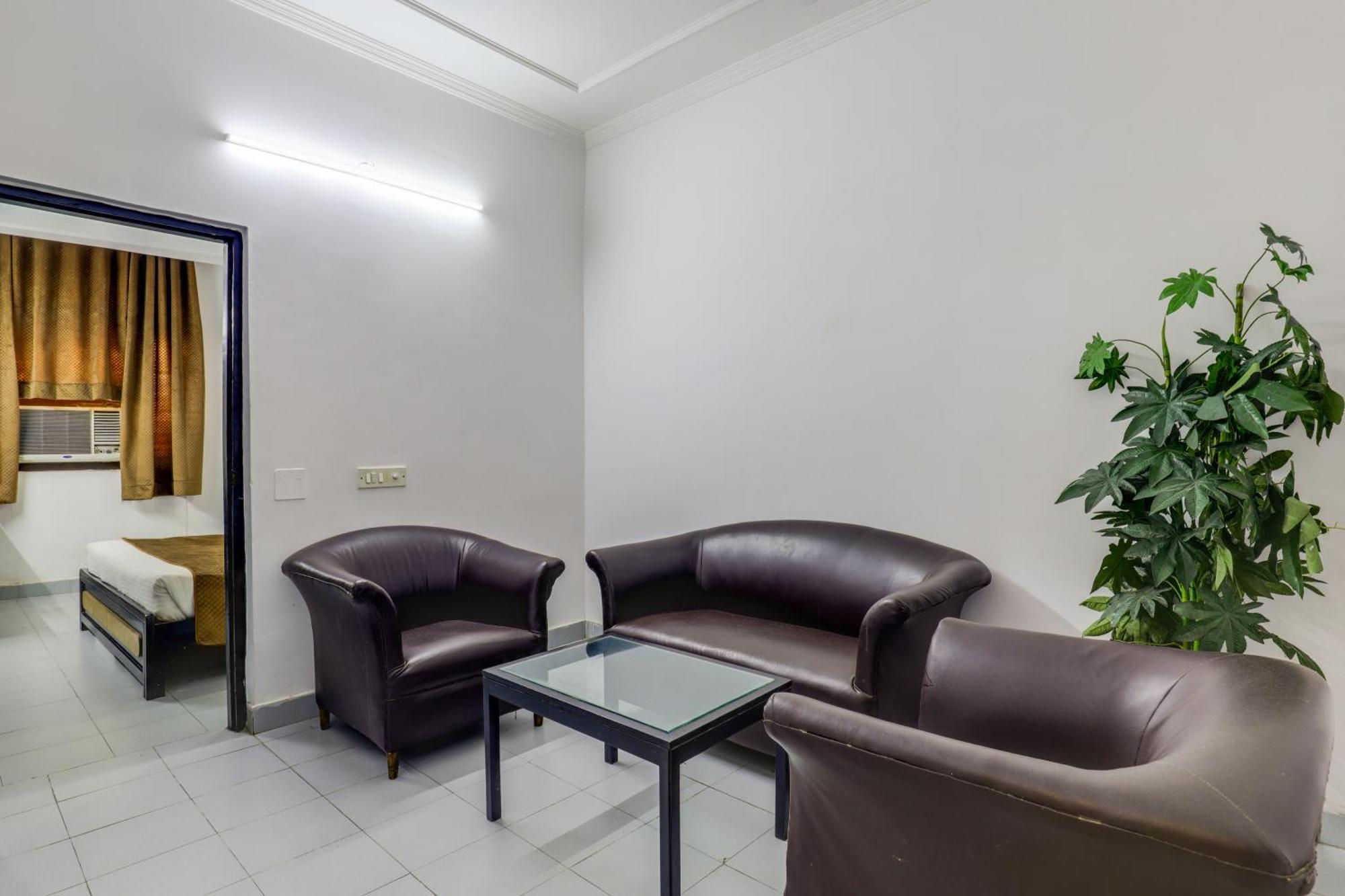 Hotel Sarthak Palace Near Karol Bagh Metro Station New Delhi Exterior foto