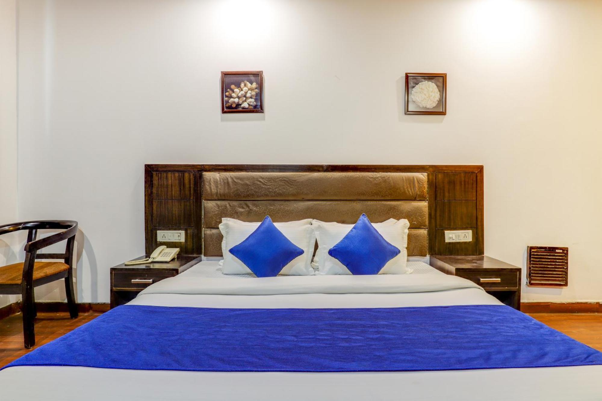 Hotel Sarthak Palace Near Karol Bagh Metro Station New Delhi Exterior foto