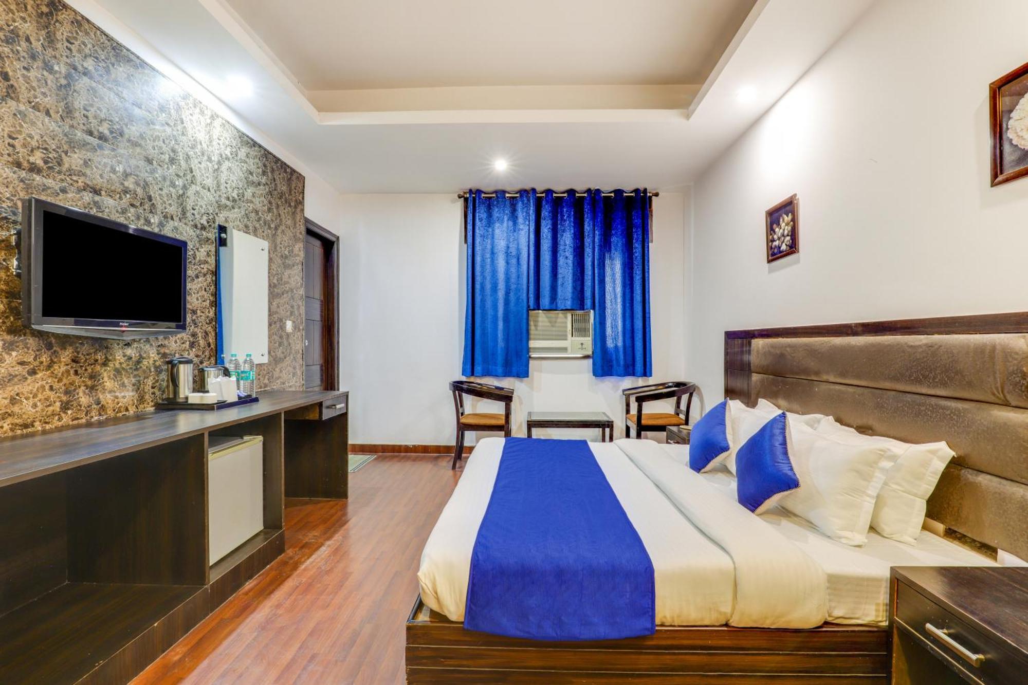Hotel Sarthak Palace Near Karol Bagh Metro Station New Delhi Exterior foto