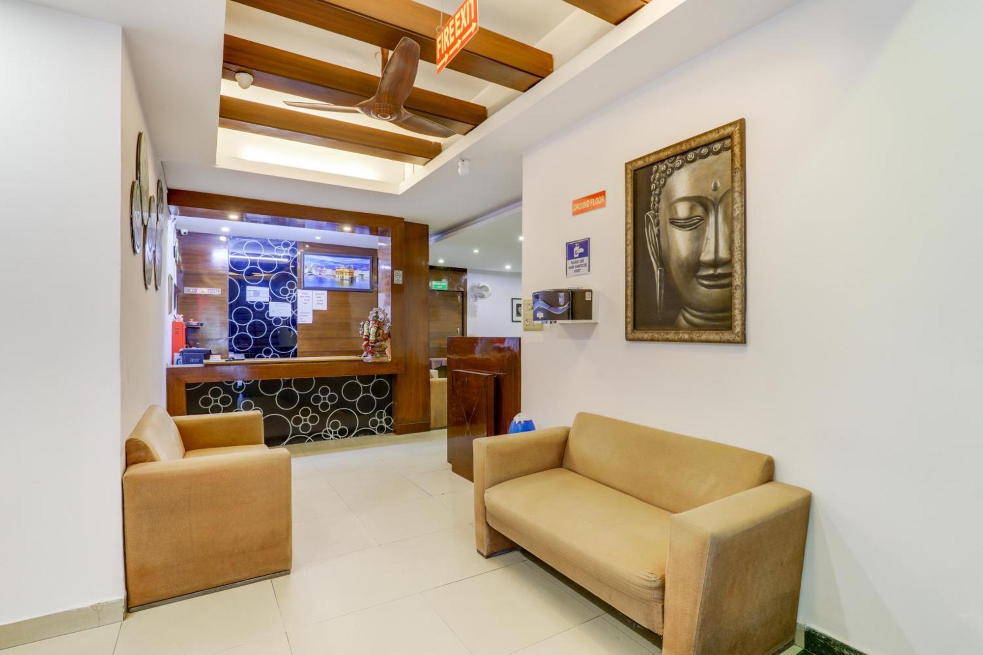 Hotel Sarthak Palace Near Karol Bagh Metro Station New Delhi Exterior foto