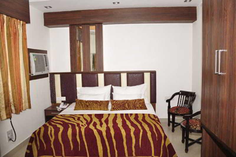 Hotel Sarthak Palace Near Karol Bagh Metro Station New Delhi Quarto foto