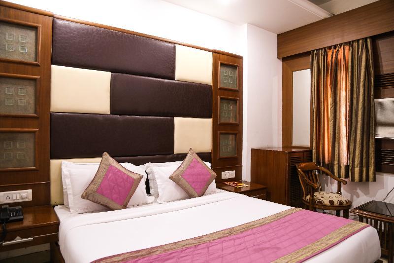 Hotel Sarthak Palace Near Karol Bagh Metro Station New Delhi Exterior foto