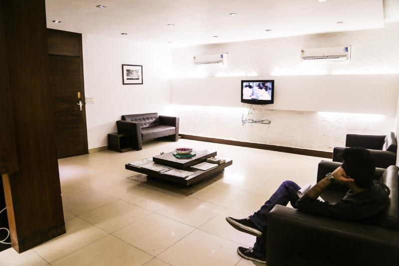 Hotel Sarthak Palace Near Karol Bagh Metro Station New Delhi Exterior foto