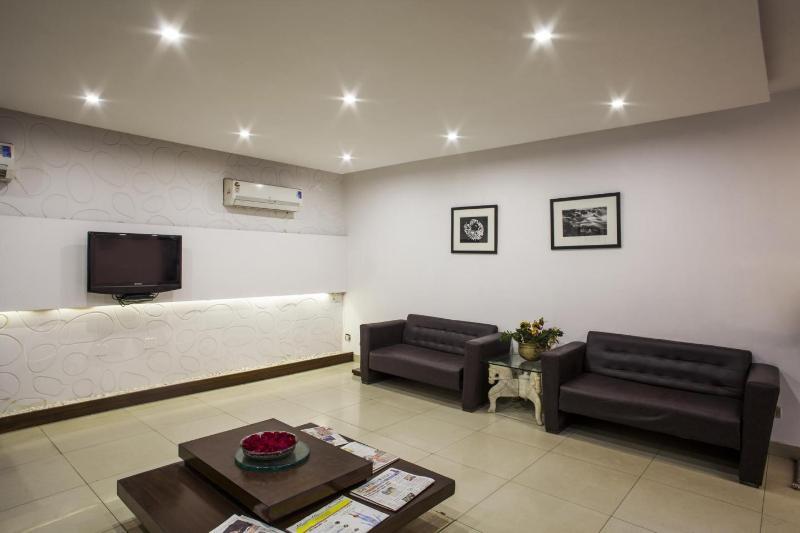 Hotel Sarthak Palace Near Karol Bagh Metro Station New Delhi Exterior foto